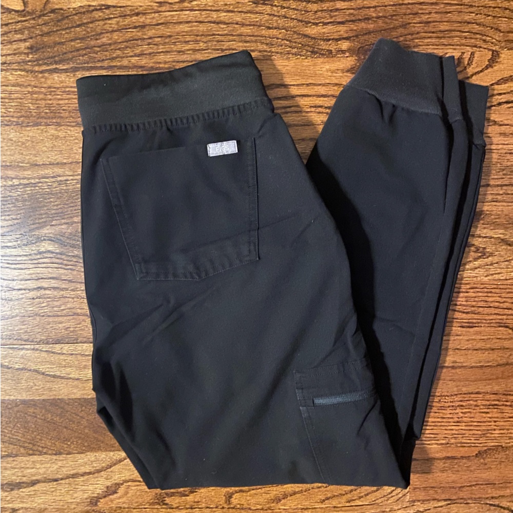 Figs Jogger Scrub Pants, in black women’s size XS/P